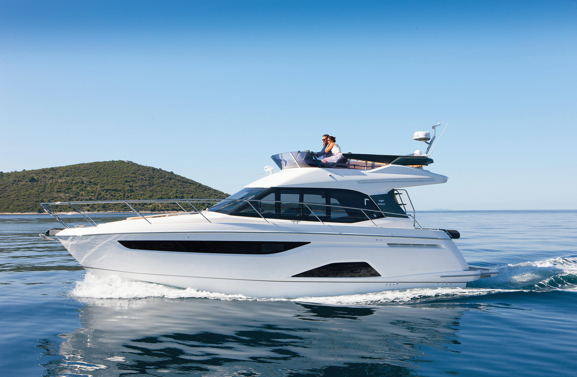 Power boat FOR CHARTER, year 2017 brand Bavaria and model R40 Fly, available in Marina Port de Mallorca Palma Mallorca España